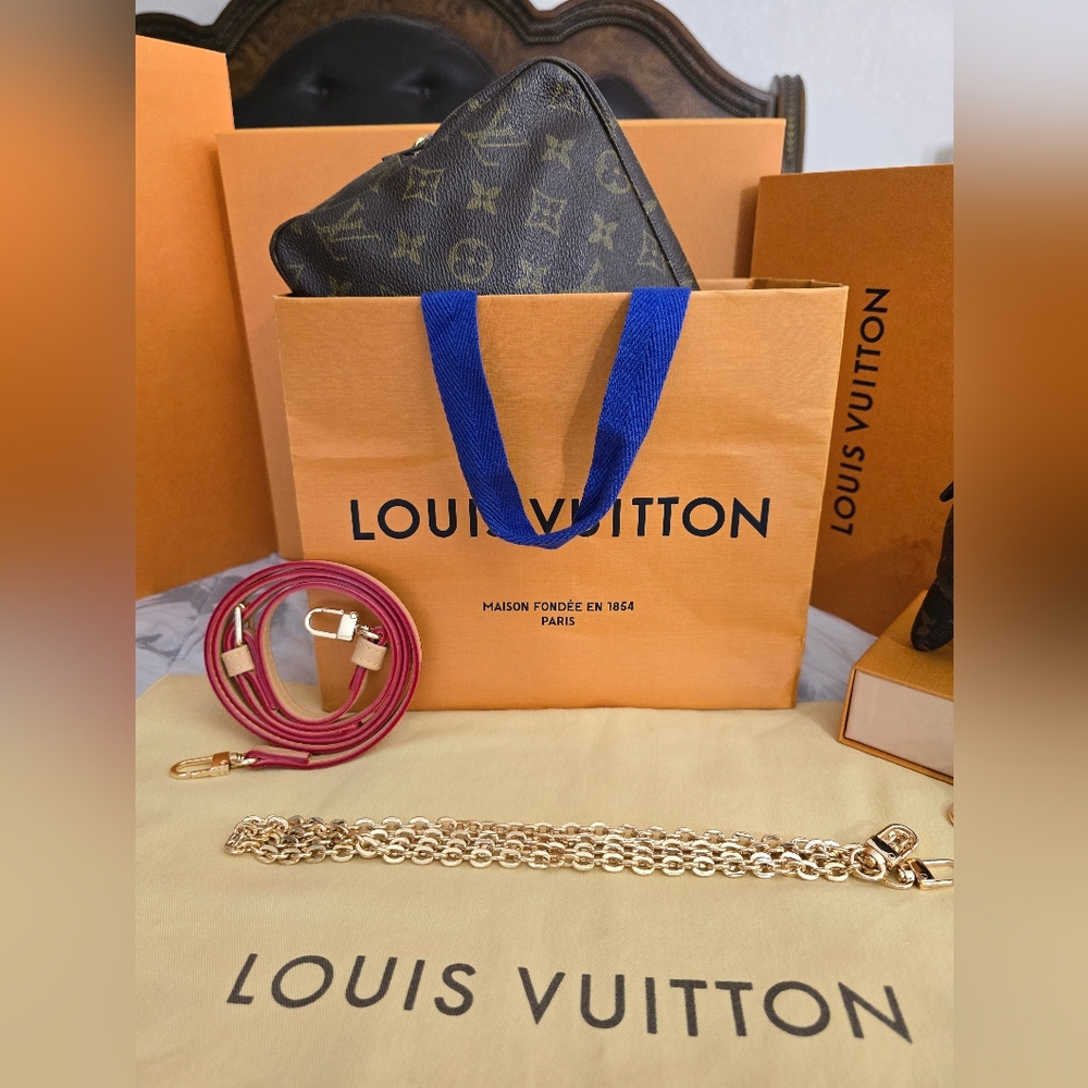 AUTHENTIC LOUIS VUITTON Monogram Trousse Cosmetic Crossbody Bag - Picture 15 of 17